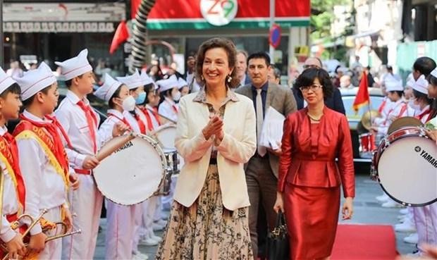 La directora general de la Unesco, Audrey Azoulay, asistió a una ceremonia inicial del nuevo año escolar en Hanói. (Fotografía: VNA)