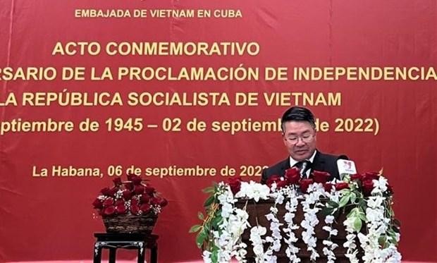 El embajador de Vietnam en Cuba, Le Thanh Tung, interviene en la cita. (Fotografía: VNA)