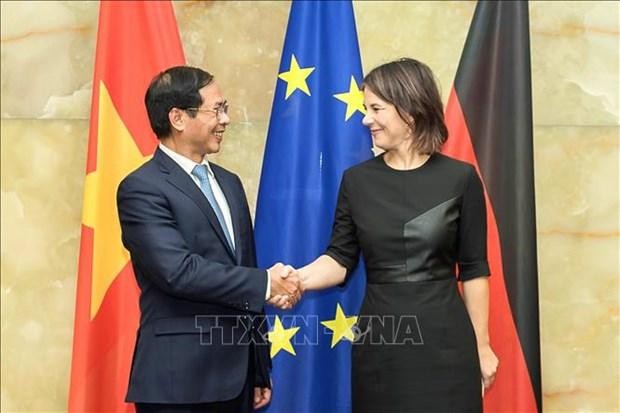 El ministro de Relaciones Exteriores de Vietnam, Bui Thanh Son, y su homóloga alemana, Annalena Baerbock. (Fotografía: VNA)