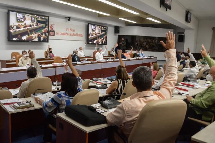 Asistentes al cuarto Pleno del Comité Central del Partido Comunista de Cuba del octavo mandato. (Foto: granma.cu)