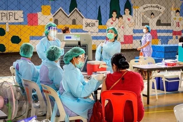 Un sitio de vacunación contra el Covid-19 en Bangkok, Tailandia. (Fotografía: AFP/VNA)
