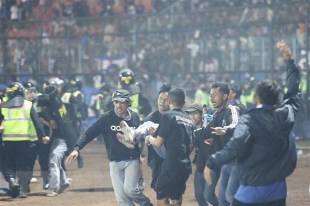 Vietnam envía condolencias a Indonesia por la tragedia en partido de fútbol. (Fotografía: Xinhua/VNA)