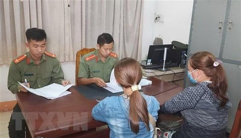 Las autoridades funcionales trabajan con conciudadanos engañados para trabajar ilegalmente en Camboya. (Fotografía: VNA)