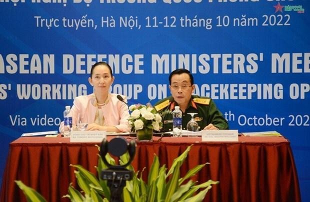 El coronel Nguyen Nhu Canh y Matsuzawa Tomoko copresidieron la conferencia en Hanói. (Fotografía: qdnd.vn)