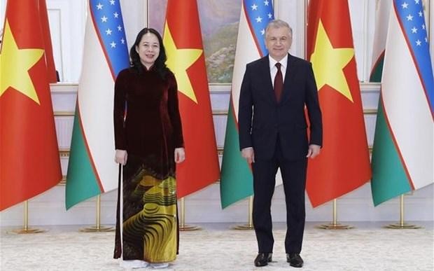 La vicepresidenta de Vietnam, Vo Thi Anh Xuan, y el presidente de Uzbekistán, Shavkat Mirziyoyev. (Fotografía: VNA)