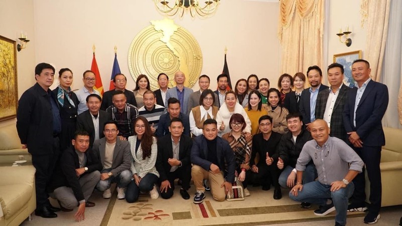 La delegación de cerca de 30 empresas vietnamitas de logística visitan la Embajada de Vietnam en Alemania. (Fotografía: moit.gov.vn)