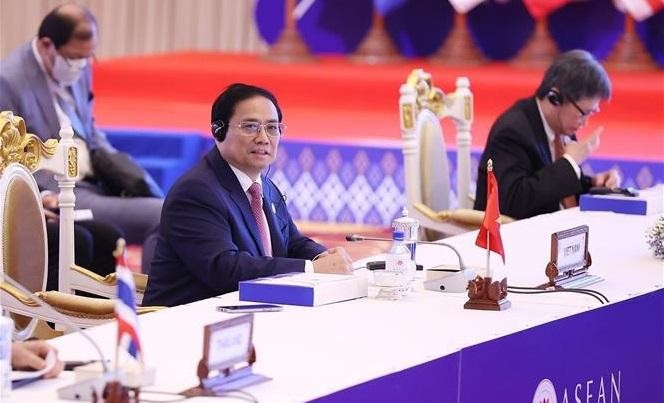 El primer ministro de Vietnam, Pham Minh Chinh, asiste a la 40ª Cumbre de la Asean. (Fotografía: VNA)