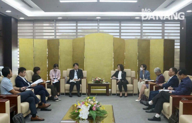 En la reunión. (Fotografía: baodanang.vn)