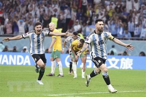 Jugadores argentinos celebran un gol contra Australia en el Mundial 2022. (Fotografía: VNA)