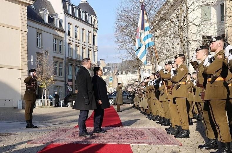 En la ceremonia de bienvenida al premier Pham Minh Chinh en Luxemburgo. (Fotografía: VNA)