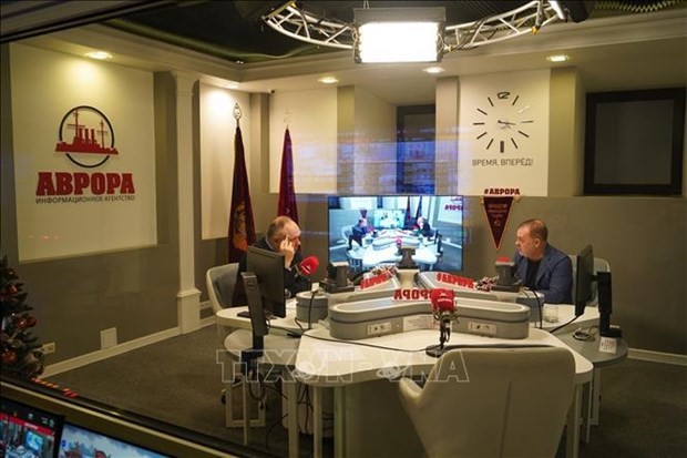 Oradores en el estudio de la Agencia de Noticias Avrora. (Fotografía: VNA)