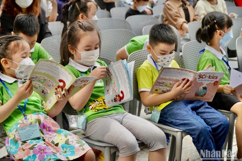 En una actividad del Día del Libro de Vietnam 2022. (Fotografía: Nhan Dan)