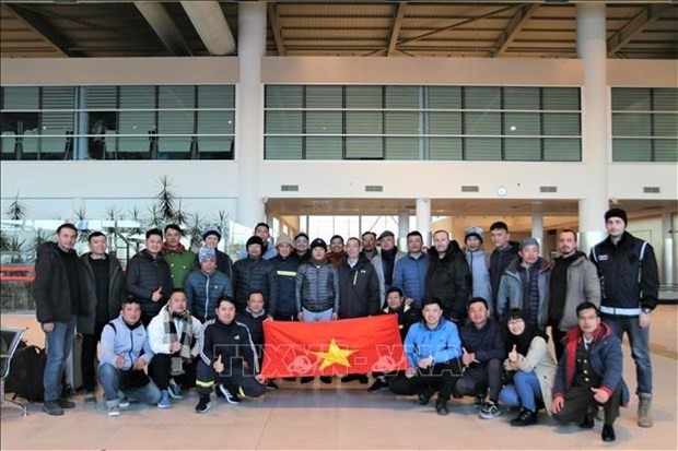 La brigada de rescate de la policía de Vietnam, el personal de la Embajada de Vietnam en Turquía y el grupo voluntario que apoya a la delegación se tomaron fotos. (Fotografía: VNA)