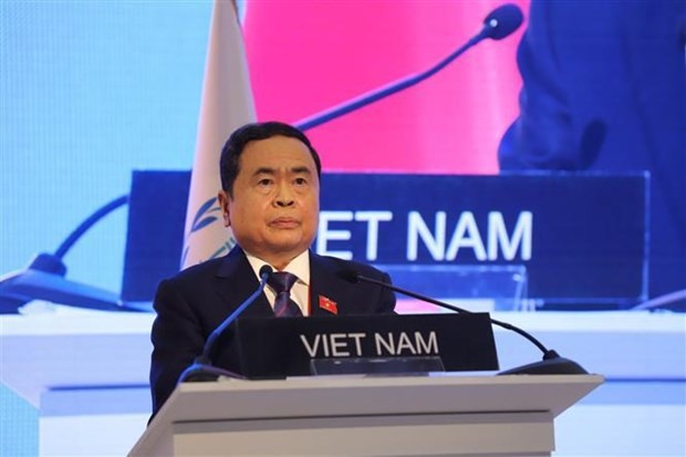 El vicepresidente permanente de la Asamblea Nacional de Vietnam, Tran Thanh Man, en la reunión. (Fotografía: VNA)