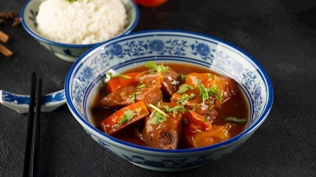 “Bo kho”, o estofado de ternera, un plato popular de los vietnamitas. (Fotografía: tasteatlas.com)