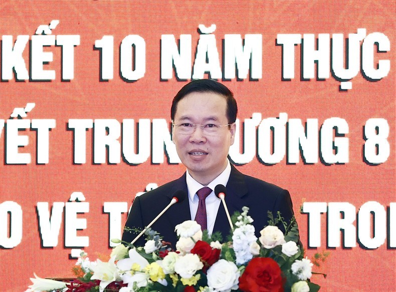 El presidente de Vietnam, Vo Van Thuong, interviene en la reunión. (Fotografía: VNA)