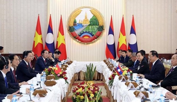 El presidente de Vietnam, Vo Van Thuong, se reúne con el primer ministro de Laos, Sonexay Siphandone. (Fotografía: VNA)