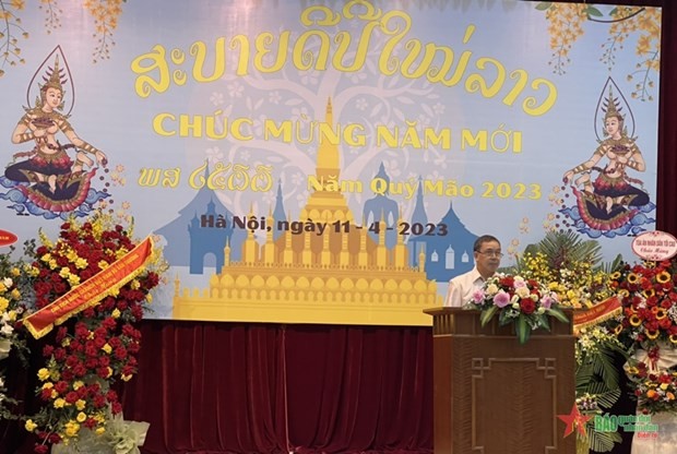 El embajador de Laos en Vietnam, Sengphet Houngboungnuang, interviene en el evento. (Fotografía: VNA)