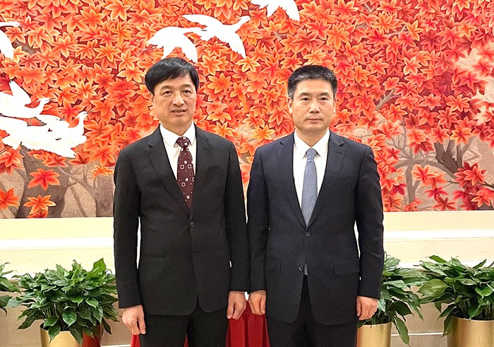El viceministro de Seguridad Pública de Vietnam Nguyen Duy Ngoc (izquierda) y su homólogo chino Xu Datong. (Fotografía: cand.com.vn)