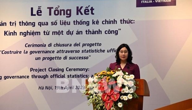 La directora general de la Oficina General de Estadísticas de Vietnam, Nguyen Thi Huong, interviene en la cita. (Fotografía: VNA)