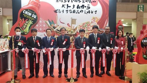 En la ceremonia inaugural de la colección de especias Chin-su de Masan en Foodex Japan 2023. (Fotografía: VNA)