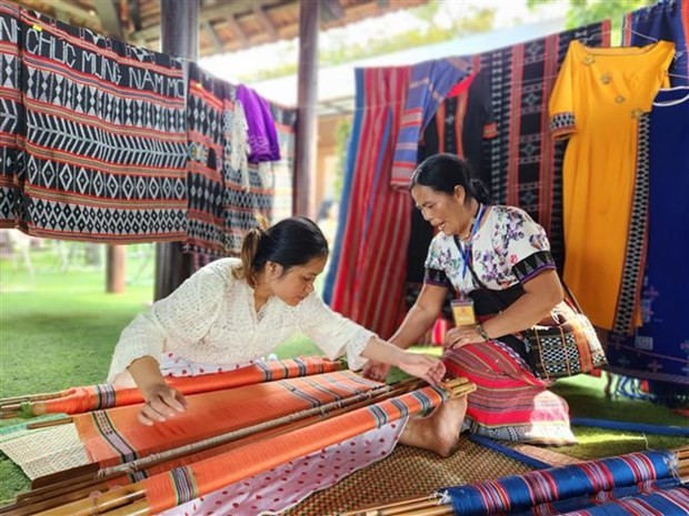 Abren espacios para honrar artesanías tradicionales de Hue, (Fotografía: VNA)