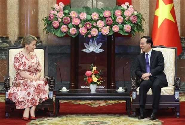 El presidente de Vietnam, Vo Van Thuong, recibe a la reina Matilde de Bélgica, también presidenta honoraria de Unicef Bélgica. (Fotografía: VNA)