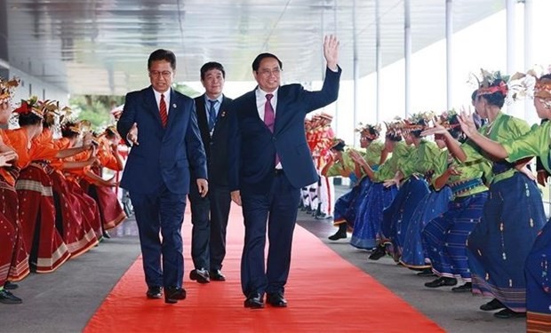 Ceremonia de bienvenida al primer ministro Pham Minh Chinh en Labuan Bajo, Indonesia. (Fotografía: VNA)
