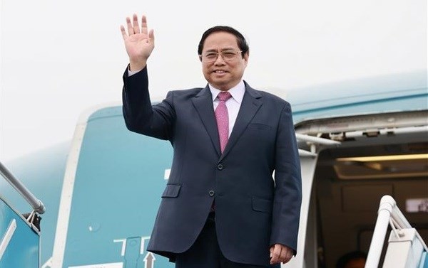 El primer ministro Pham Minh Chinh parte rumbo a Indonesia para asistir a la 42 Cumbre de la Asean. (Fotografía: VNA)