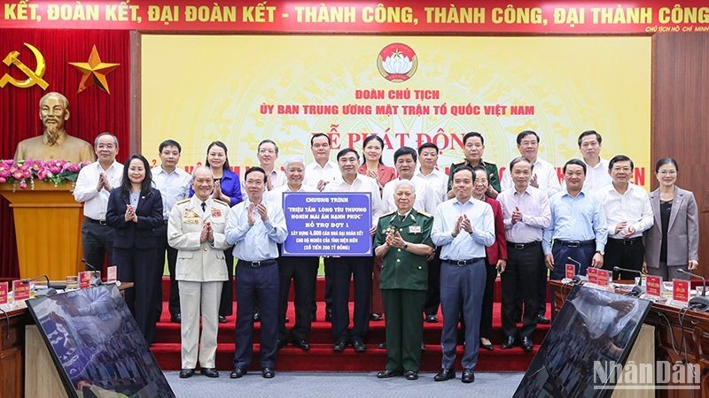 El presidente de Vietnam, Vo Van Thuong, asiste al acto de lanzamiento del programa de apoyo habitacional para hogares pobres en la provincia de Dien Bien. (Fotografía: Nhan Dan)