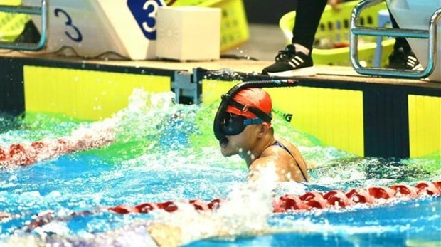 Nguyen Thanh Loc gana una medalla de oro para el equipo vietnamita de natación con aletas. (Fotografía: VNA)