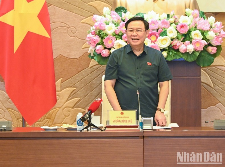 El presidente de la Asamblea Nacional de Vietnam, Vuong Dinh Hue, interviene en el encuentro. (Fotografía: Nhan Dan)