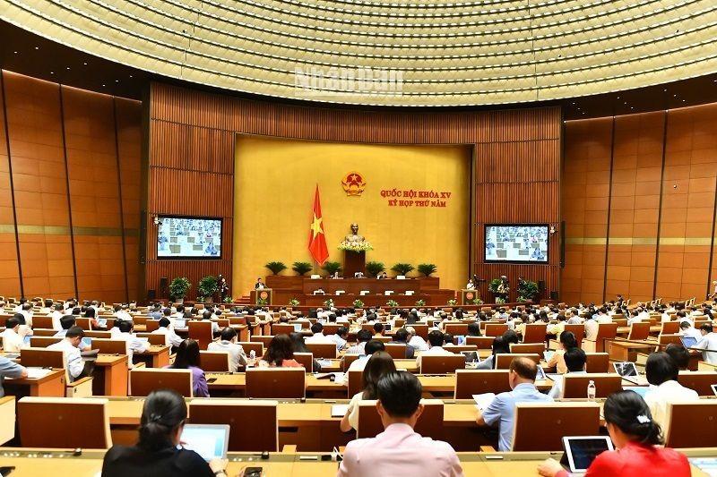 En una sesión del Parlamento vietnamita. (Fotografía: Nhan Dan)