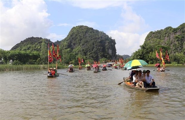 Los turistas visitan la zona turística de Trang An. (Fotografía: VNA)