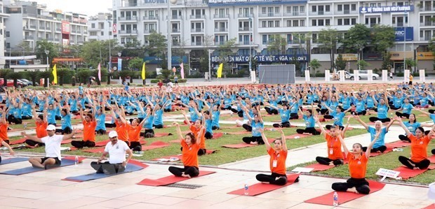 Casi dos mil personas practicarán yoga en la provincia de Quang Ninh. (Fotografía: VNA)