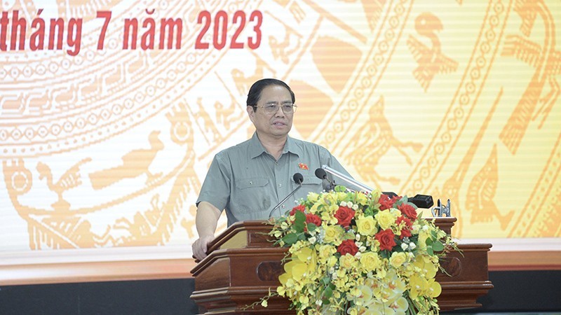 El primer ministro Pham Minh Chinh interviene en la reunión. (Fotografía: Nhan Dan)