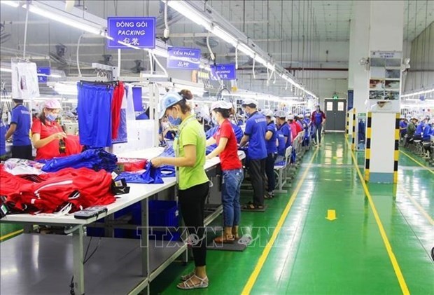 Actividades de producción en la empresa Apparel Far Eastern (Vietnam), ubicada en el Parque industrial Vietnam-Singapur, en la provincia de Binh Duong. (Fotografía: VNA)