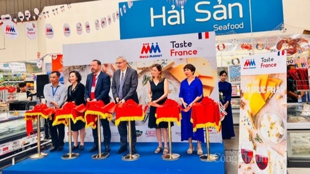 Ceremonia de corte de cinta de inauguración del evento “Sabores de Francia 2023”. (Fotografía: congthuong.vn)