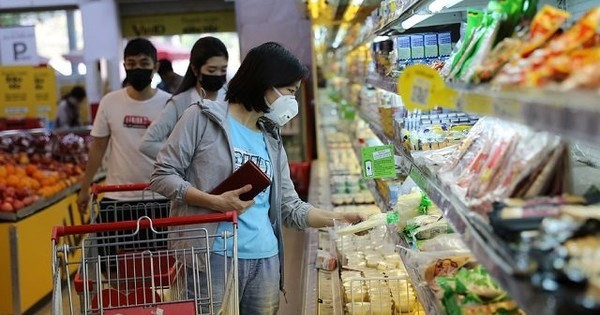 Las ventas minoristas totales de bienes y servicios de consumo en Vietnam de enero a julio se estimaron en 153,43 mil millones de dólares, un aumento del 10,4 por ciento respecto al mismo período del año anterior. (Fotografía: VNA)