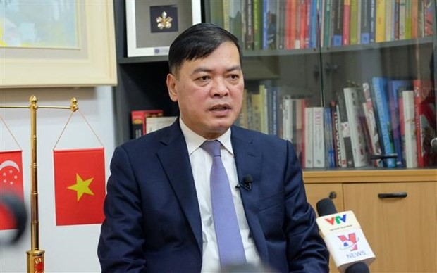 El embajador vietnamita en Singapur, Mai Phuoc Dung, en la entrevista. (Fotografía: VNA)