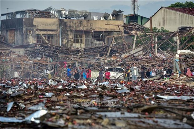La explosión dañó cientos de casas en los alrededores, de las cuales 50 quedaron casi destruidas. (Fotografía: Xinhua/VNA)