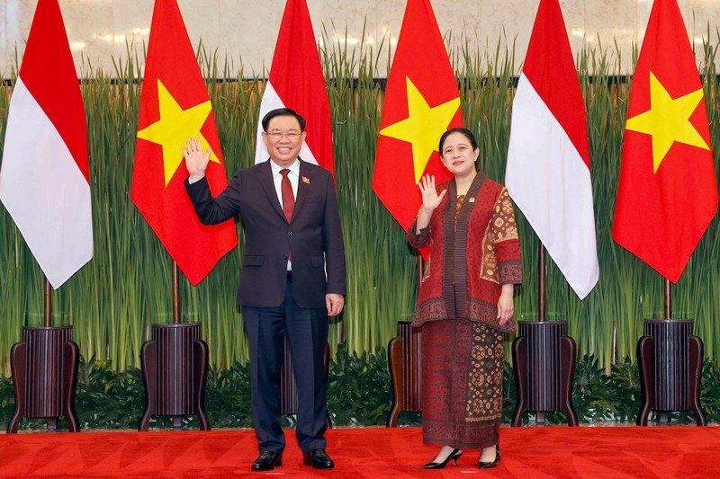 El presidente de la Asamblea Nacional de Vietnam, Vuong Dinh Hue, y la titular de la Cámara de Representantes de Indonesia, Puan Maharani. (Fotografía: Nhan Dan)