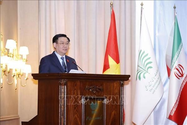 El presidente de la Asamblea Nacional de Vietnam, Vuong Dinh Hue, pronuncia un discurso. (Fotografía: VNA)