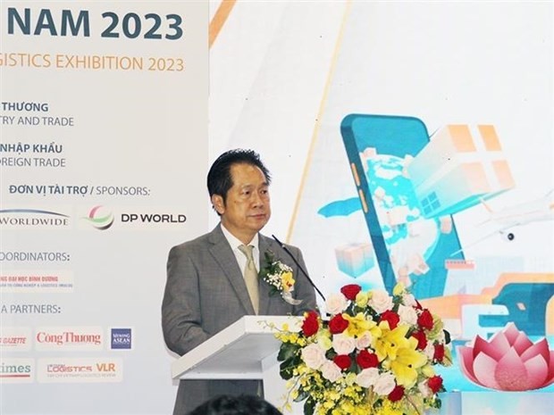 Le Duy Hiep, presidente de la Asociación de Negocios de Logística de Vietnam, interviene en el evento. (Fotografía: VNA)
