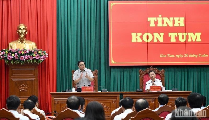 El primer ministro Pham Minh Chinh interviene en la reunión. (Fotografía: Nhan Dan)