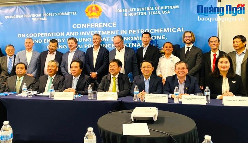 En la conferencia coorganizada por Quang Ngai y el Consulado General de Vietnam en Houston. (Fotografía: baoquangngai.vn)