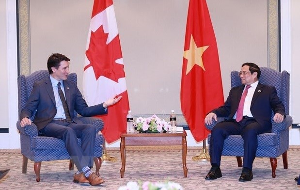 El primer ministro vietnamita, Pham Minh Chinh, se reúne con su homólogo canadiense Justin Trudeau en Hiroshima, Japón, el 20 de mayo de 2023. (Fotografía: VNA)