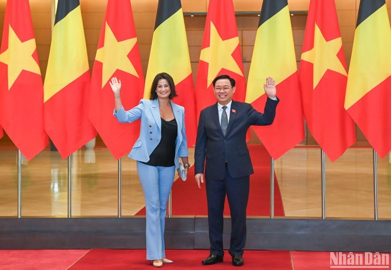 El presidente de la Asamblea Nacional de Vietnam, Vuong Dinh Hue, y la presidenta del Senado belga, Stéphanie D´Hose. (Fotografía: Nhan Dan)