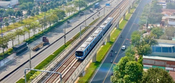 En prueba de funcionamiento el primer tren de la línea del metro 1 Ben Thanh-Suoi Tien en Ciudad Ho Chi Minh. (Fotografía: vietnamnet.vn)