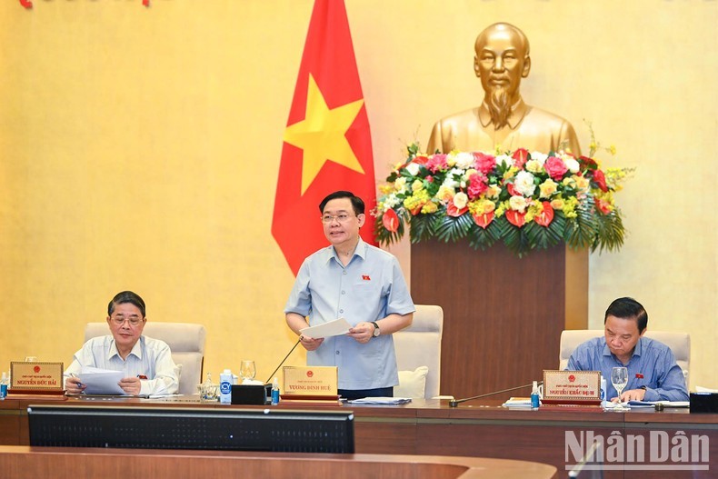 El presidente de la Asamblea Nacional de Vietnam, Vuong Dinh Hue, en la sesión. (Fotografía: VNA)